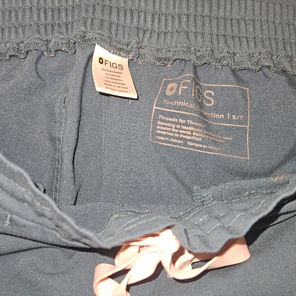 FIGS Scrub Set - Picture 3 of 3